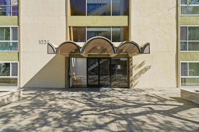 1031 Crestview Drive 305, Mountain View, CA 94040