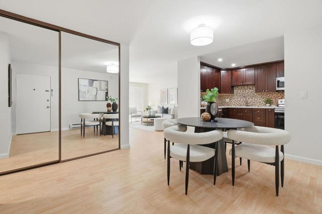 1031 Crestview Drive 305, Mountain View, CA 94040