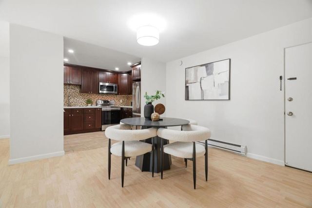 1031 Crestview Drive 305, Mountain View, CA 94040