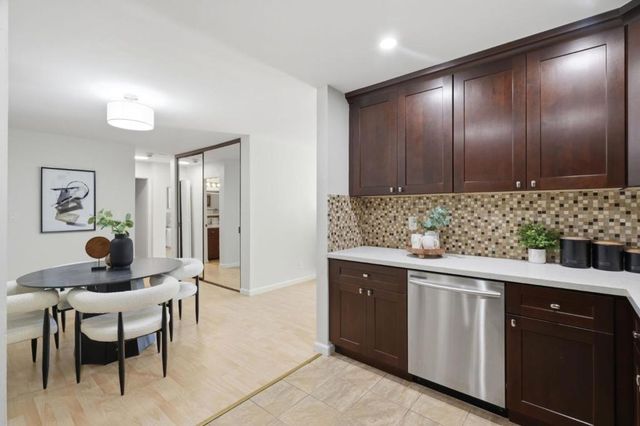 1031 Crestview Drive 305, Mountain View, CA 94040