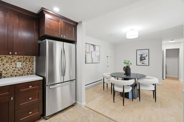 1031 Crestview Drive 305, Mountain View, CA 94040