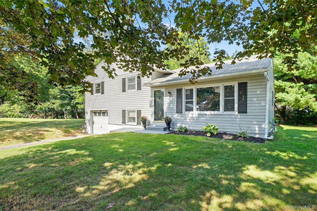 10 Flamingo Drive, Newburgh, NY 12550