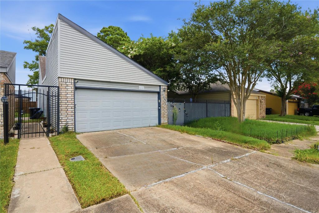 11534 Bellerive Drive, Houston, TX 77072