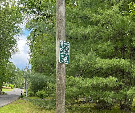 61 Litchfield Road, Farmington, CT 06085