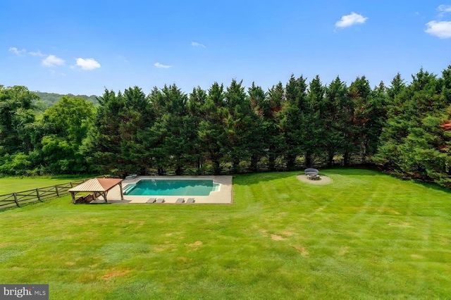 106 GRAYSTONE FARM RD, White Hall, MD 21161