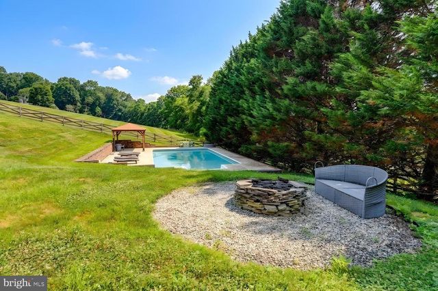 106 GRAYSTONE FARM RD, White Hall, MD 21161