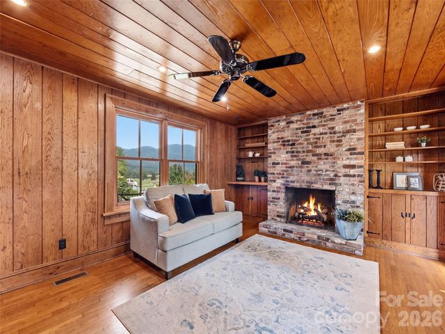 279 Longview Drive, Waynesville, NC 28786