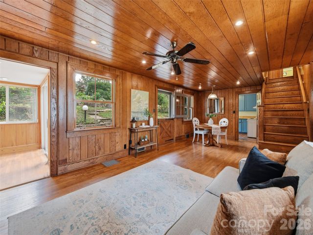 279 Longview Drive, Waynesville, NC 28786