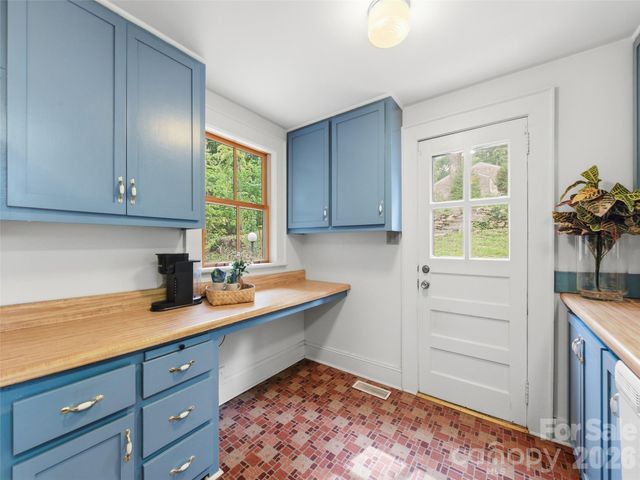 279 Longview Drive, Waynesville, NC 28786