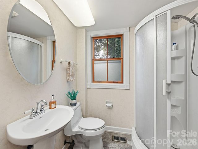 279 Longview Drive, Waynesville, NC 28786