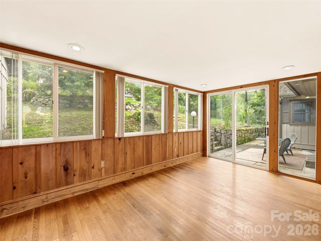 279 Longview Drive, Waynesville, NC 28786