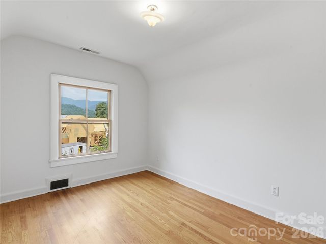 279 Longview Drive, Waynesville, NC 28786