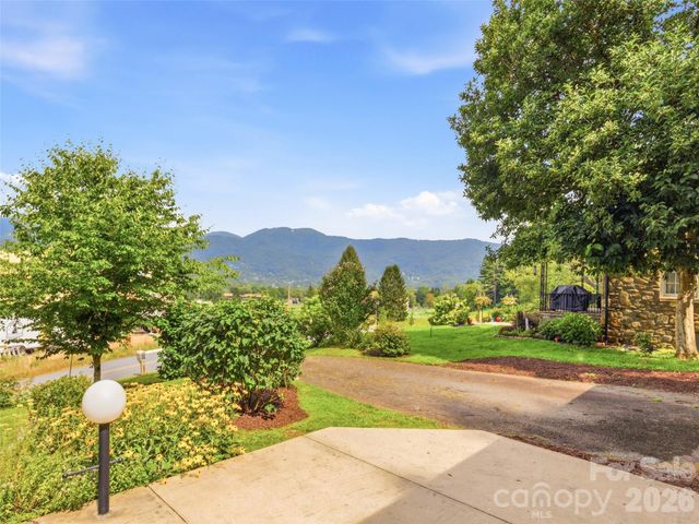 279 Longview Drive, Waynesville, NC 28786