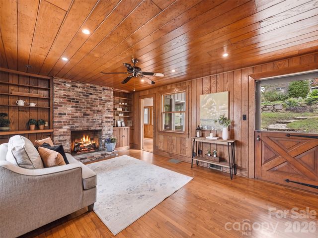 279 Longview Drive, Waynesville, NC 28786