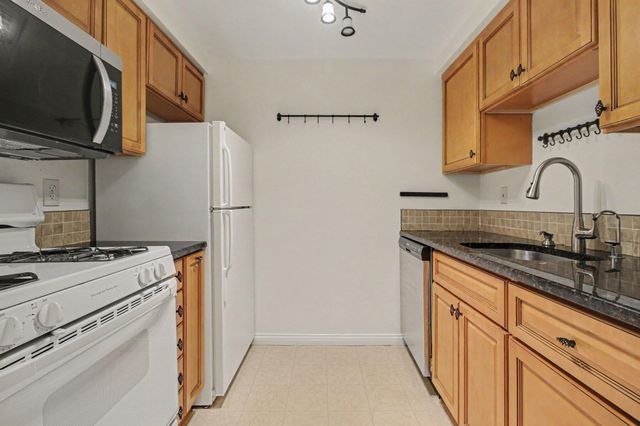 541 Long Shore Drive, Ann Arbor, MI 48105