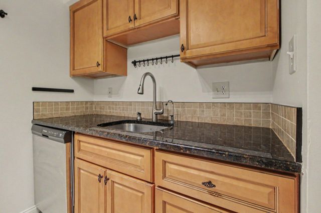 541 Long Shore Drive, Ann Arbor, MI 48105