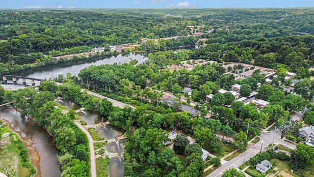 541 Long Shore Drive, Ann Arbor, MI 48105
