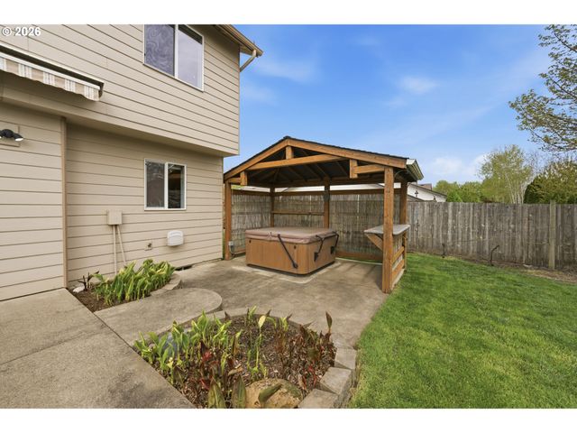 2340 Sw HOWARD Dr, Mc Minnville, OR 97128
