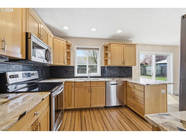 2340 Sw HOWARD Dr, Mc Minnville, OR 97128