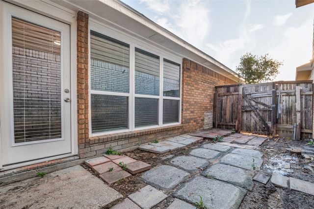 3174 Cross Creek Circle, Grand Prairie, TX 75052