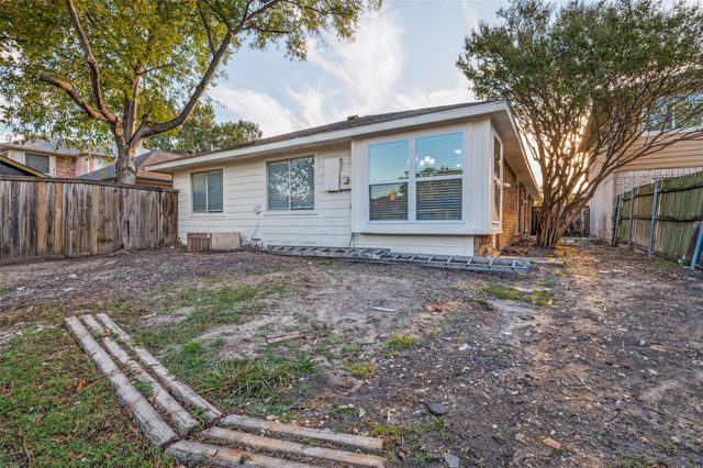 3174 Cross Creek Circle, Grand Prairie, TX 75052