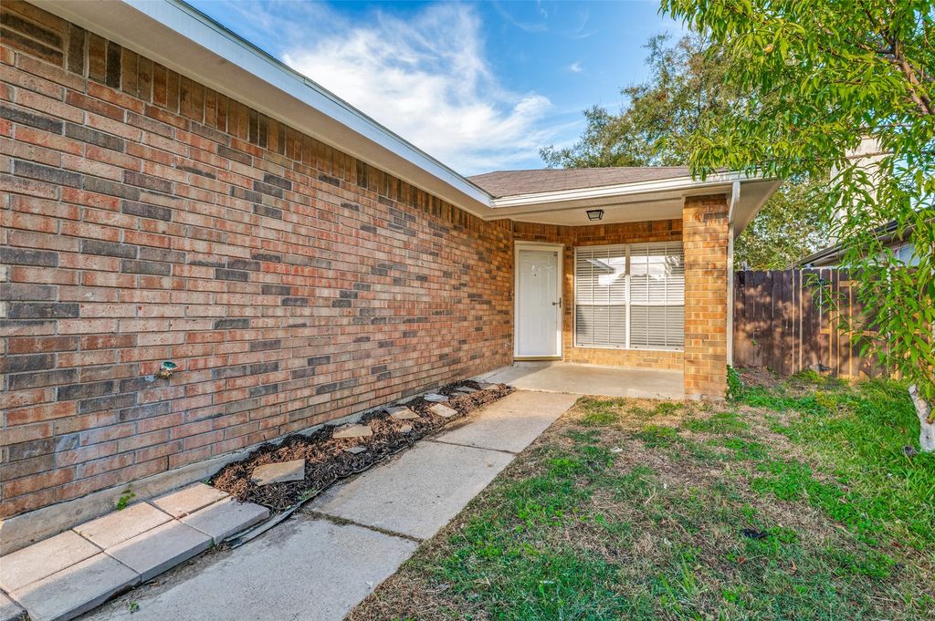 3174 Cross Creek Circle, Grand Prairie, TX 75052 — photo 4