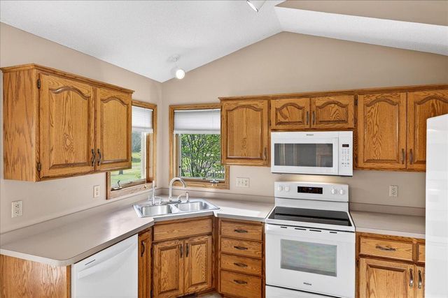 8920 Vickors Crossing, Brooklyn Park, MN 55443