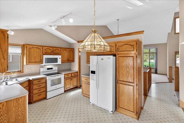 8920 Vickors Crossing, Brooklyn Park, MN 55443