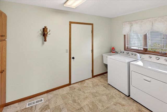 8920 Vickors Crossing, Brooklyn Park, MN 55443