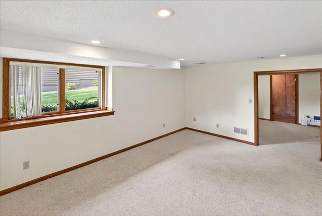 8920 Vickors Crossing, Brooklyn Park, MN 55443