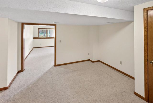 8920 Vickors Crossing, Brooklyn Park, MN 55443