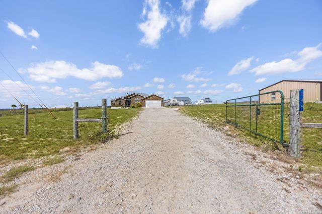 149 LAKEVIEW CIR, La Vernia, TX 78121
