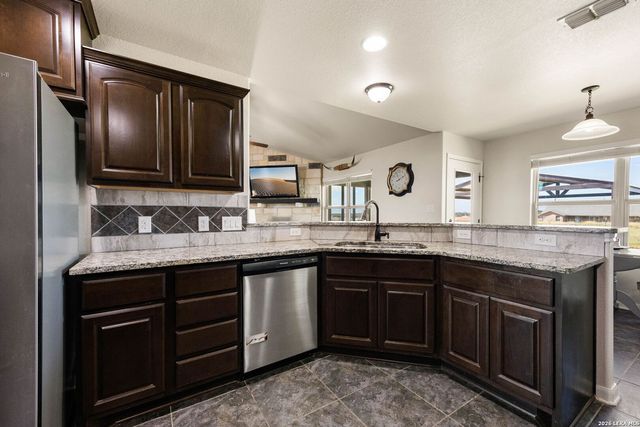 149 LAKEVIEW CIR, La Vernia, TX 78121