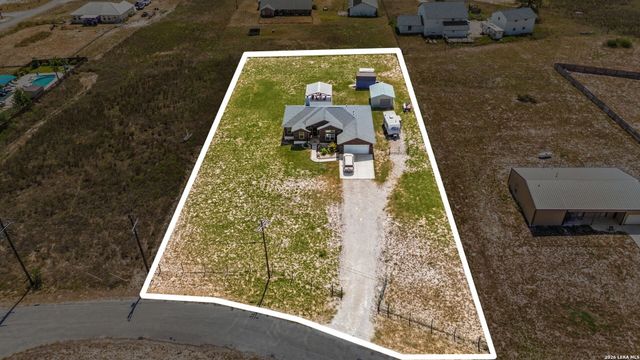 149 LAKEVIEW CIR, La Vernia, TX 78121