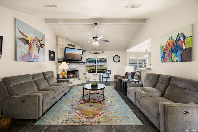 149 LAKEVIEW CIR, La Vernia, TX 78121