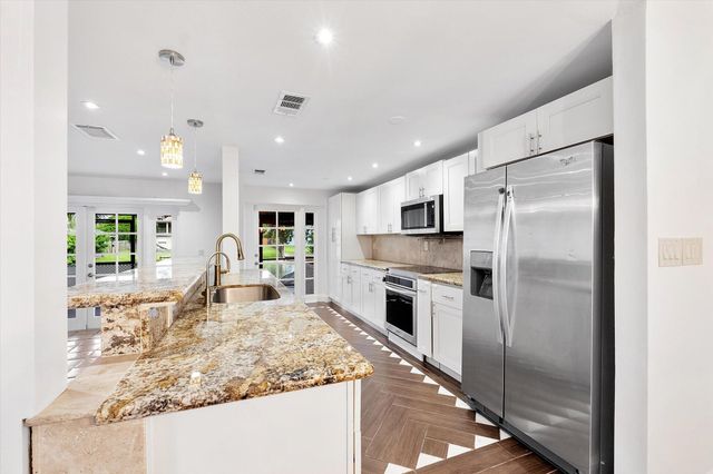 9897 Fairway Cove Lane, Plantation, FL 33324