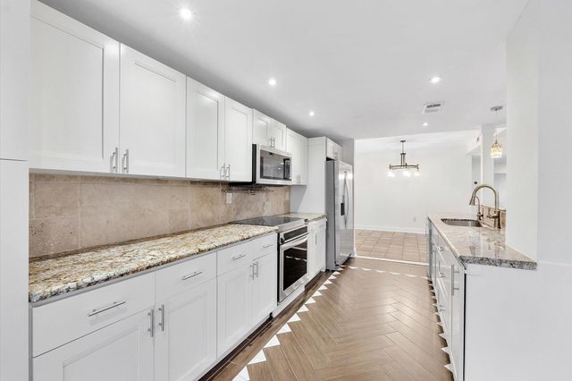 9897 Fairway Cove Lane, Plantation, FL 33324