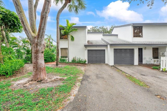 9897 Fairway Cove Lane, Plantation, FL 33324