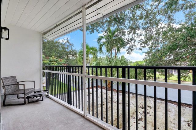 9897 Fairway Cove Lane, Plantation, FL 33324