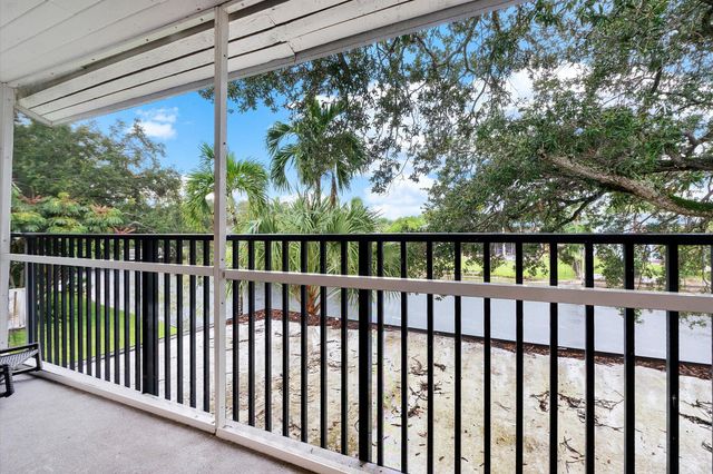 9897 Fairway Cove Lane, Plantation, FL 33324