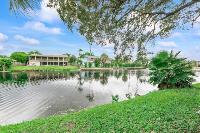 9897 Fairway Cove Lane, Plantation, FL 33324