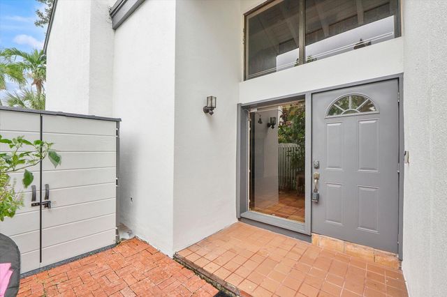 9897 Fairway Cove Lane, Plantation, FL 33324