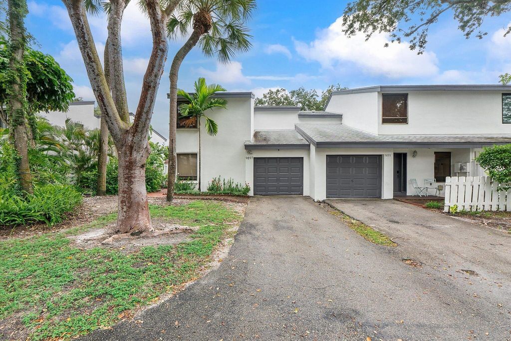 9897 Fairway Cove Lane, Plantation, FL 33324