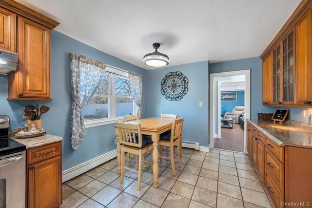 21 Burwood Lane, Coram, NY 11727