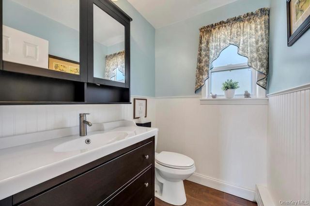 21 Burwood Lane, Coram, NY 11727