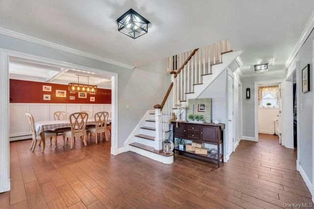 21 Burwood Lane, Coram, NY 11727