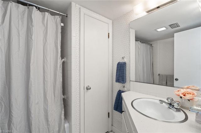 3201 Crittenden Court, Winston-salem, NC 27106