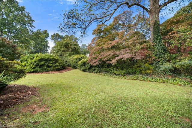 3201 Crittenden Court, Winston-salem, NC 27106