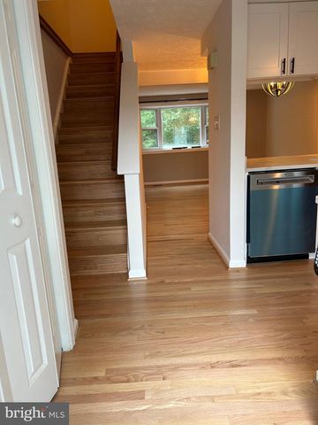 8317 BROOKVALE CT, Springfield, VA 22153