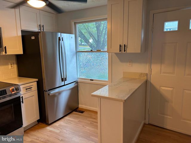 8317 BROOKVALE CT, Springfield, VA 22153